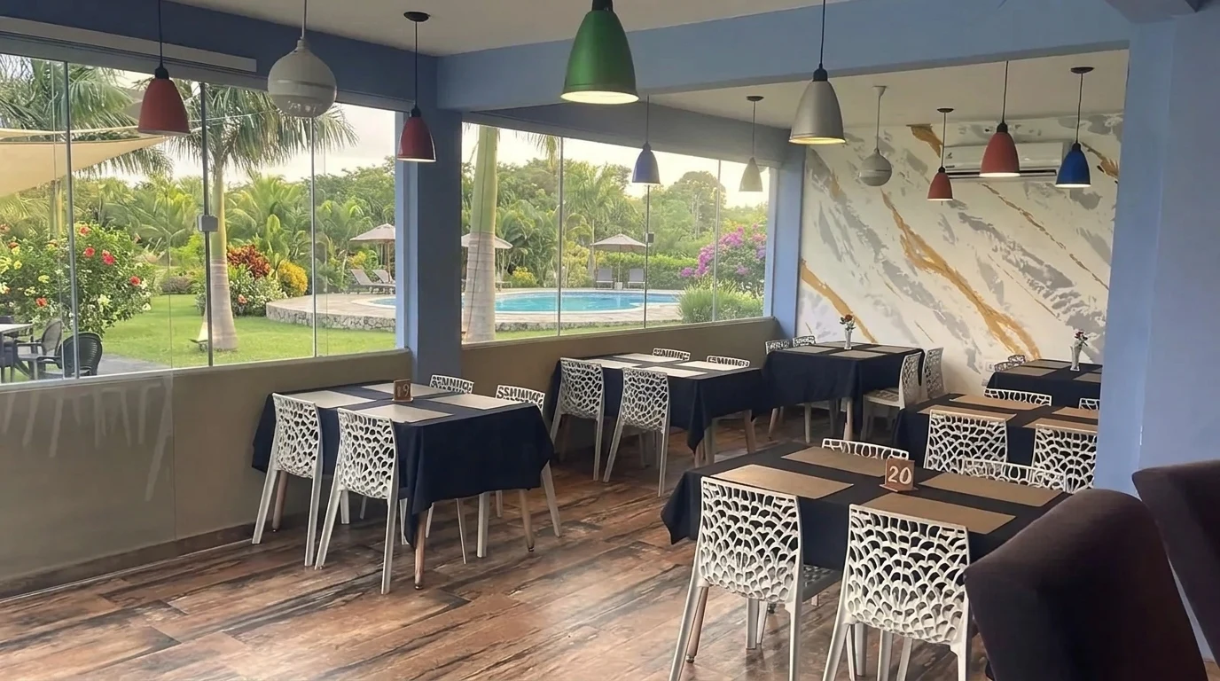 Salón del restaurante El Pirata del Faro