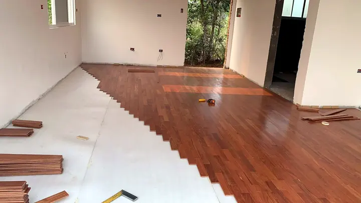 Parqué de madera en las suites