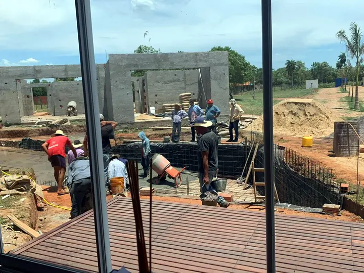 Se construye la piscina