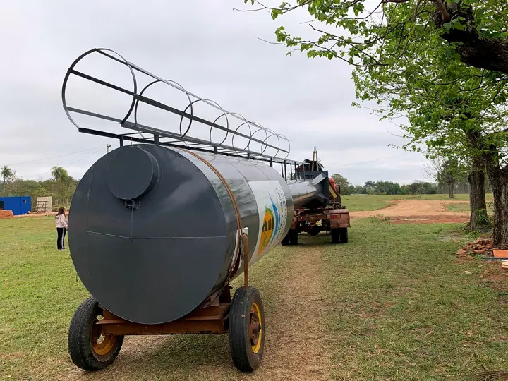 Llega el tanque de agua