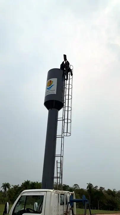 La torre de agua, en pie