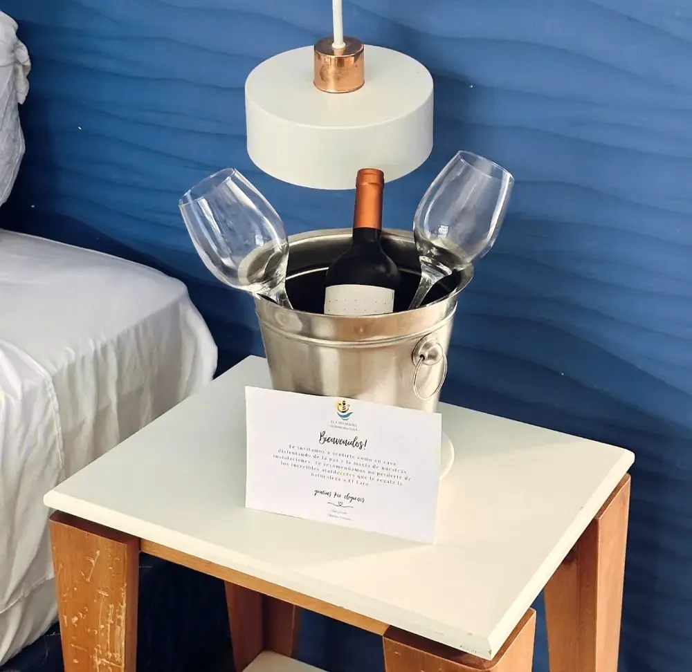 Botella de vino en la habitación
